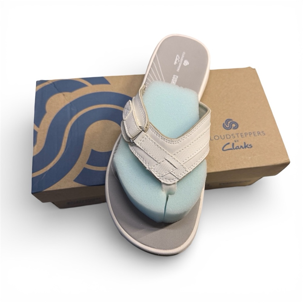 NIB Clarks Cloud Steppers Breeze Flip Flops in Sea White - Women's Size 8